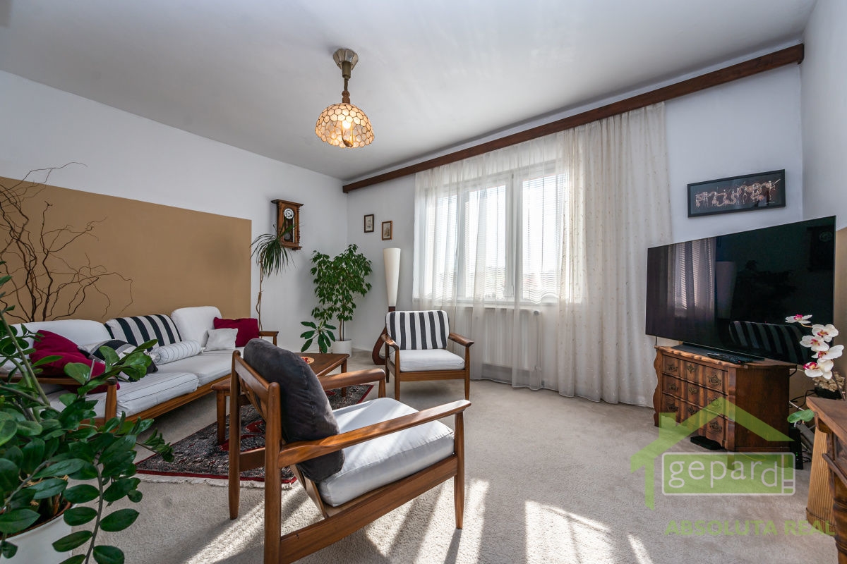 Prodej bytu - pohled - obývací pokoj
